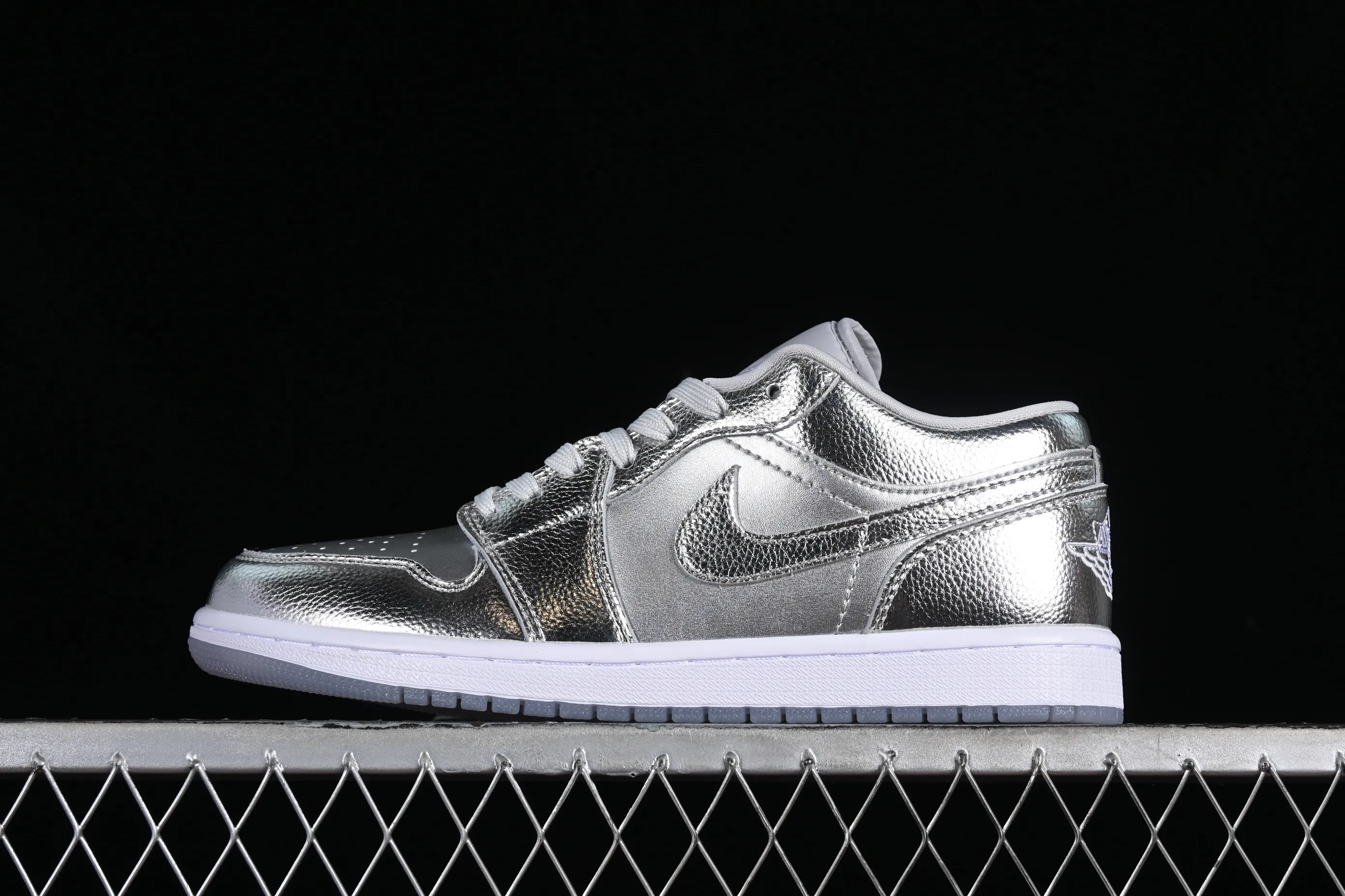 All categories Air Jordan Jordan series basketball shoes Air Jordan 1 Low Z version Air Jordan 1 Low "Metallic Silver" AJ1 Joe 1 liquid silver low-top cultural casual sneakers FN5030-001